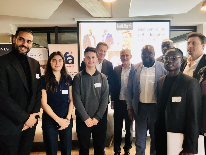 petit déjeuner avec Jean-Marc MORMECK, Olivier NYOKAS, Thomas LOMBARD, Julie ANNERY et Helios LATCHOUMANAYA